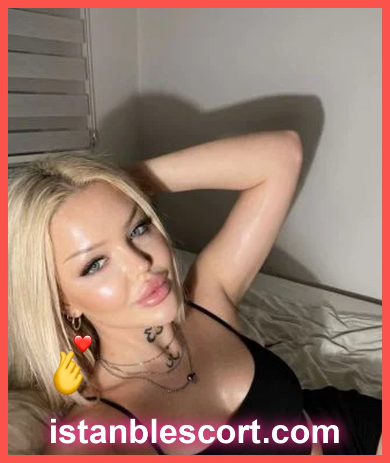 Defne, 27 — Sümer showcase card